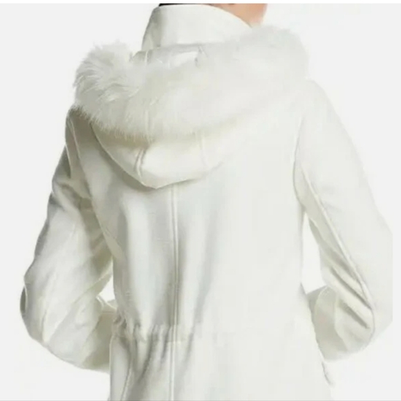 Women's White Cinch Waist & Faux Fur Hooded Coat! - Picture 4 of 16